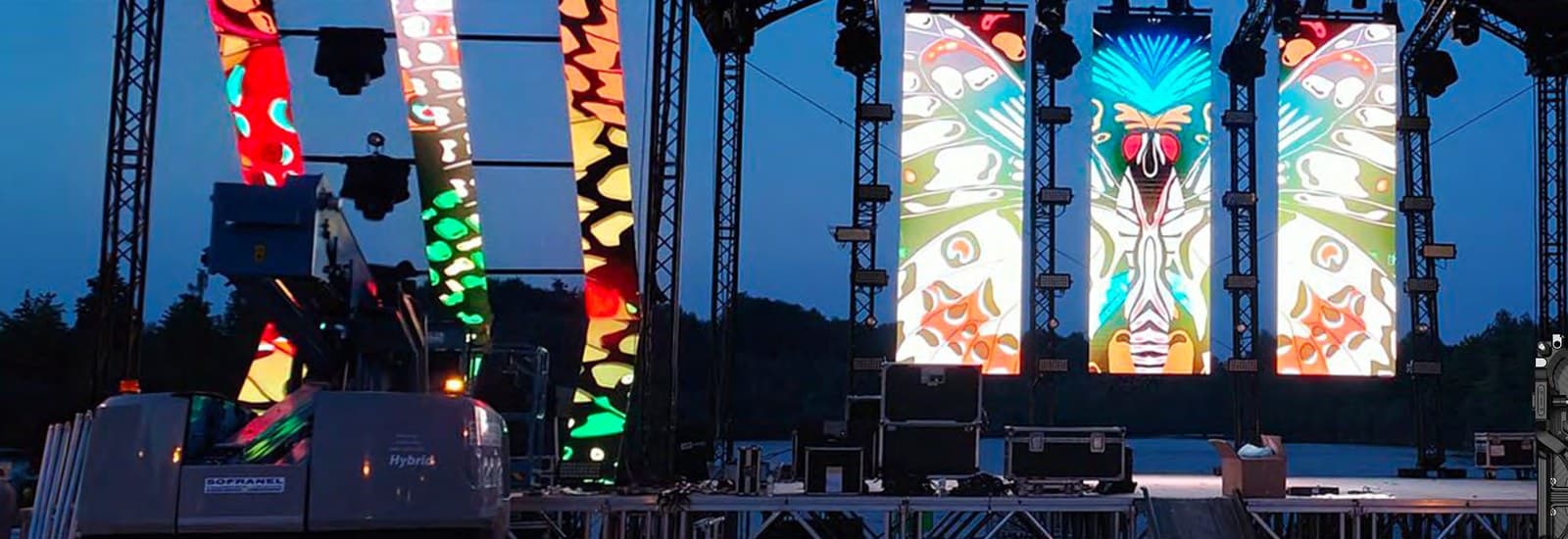 LED-Flächen auf einer Festivalbühne