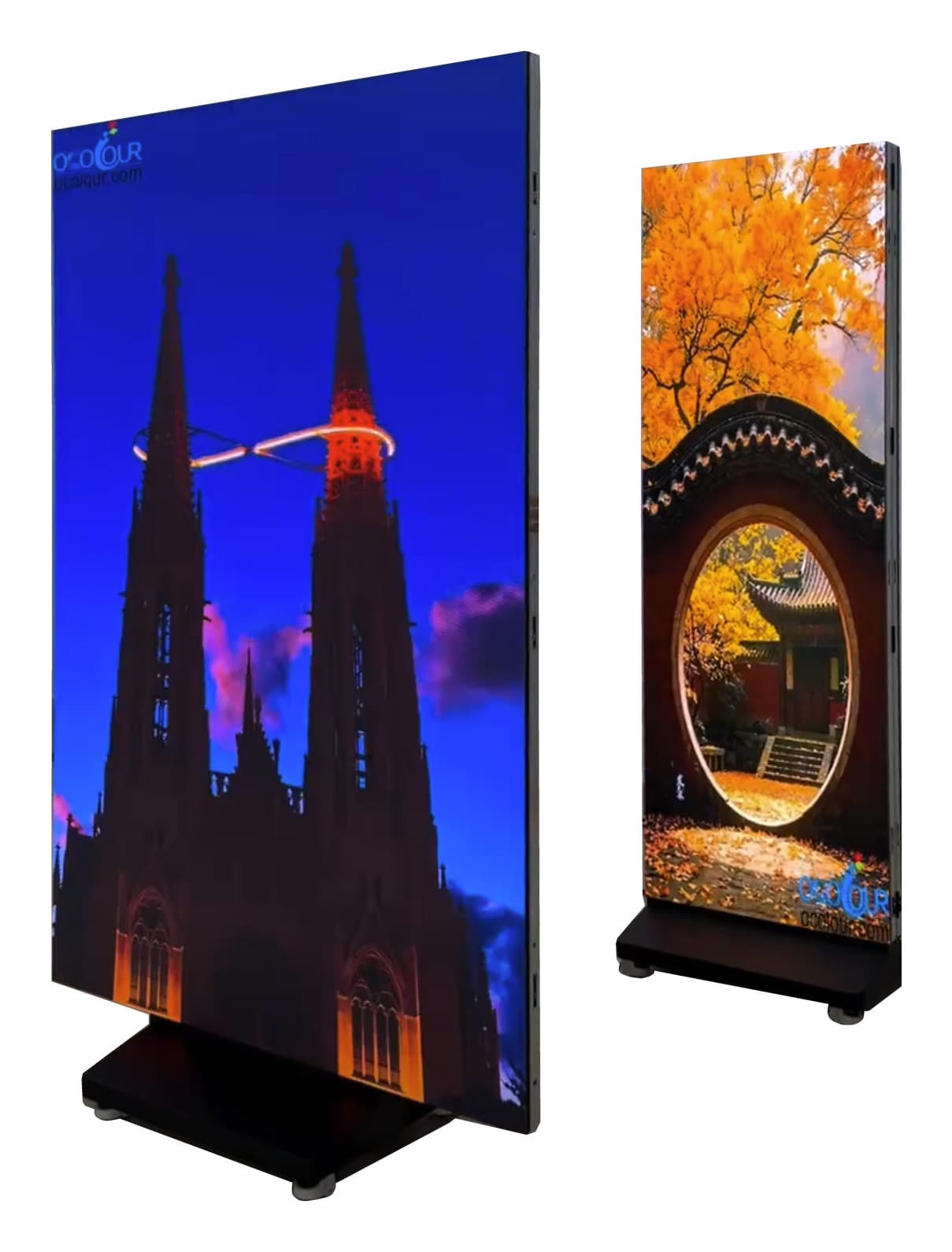 Breiter und schmaler LED-Aufsteller mit Architektur- und Herbstmotiv auf Rollfüßen. Standbild aus einem Video.
